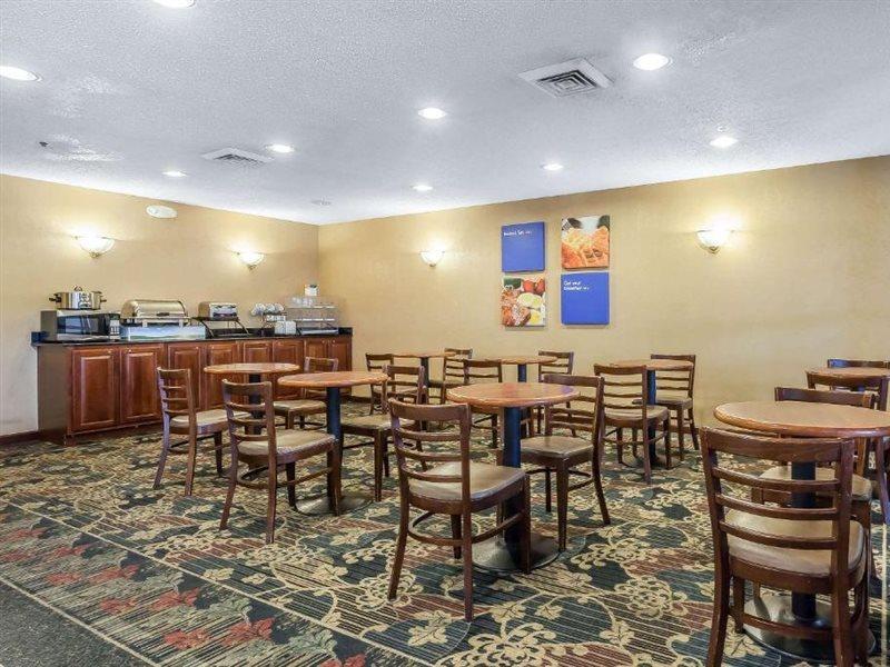 Comfort Inn Cleveland Airport Middleburg Heights Buitenkant foto