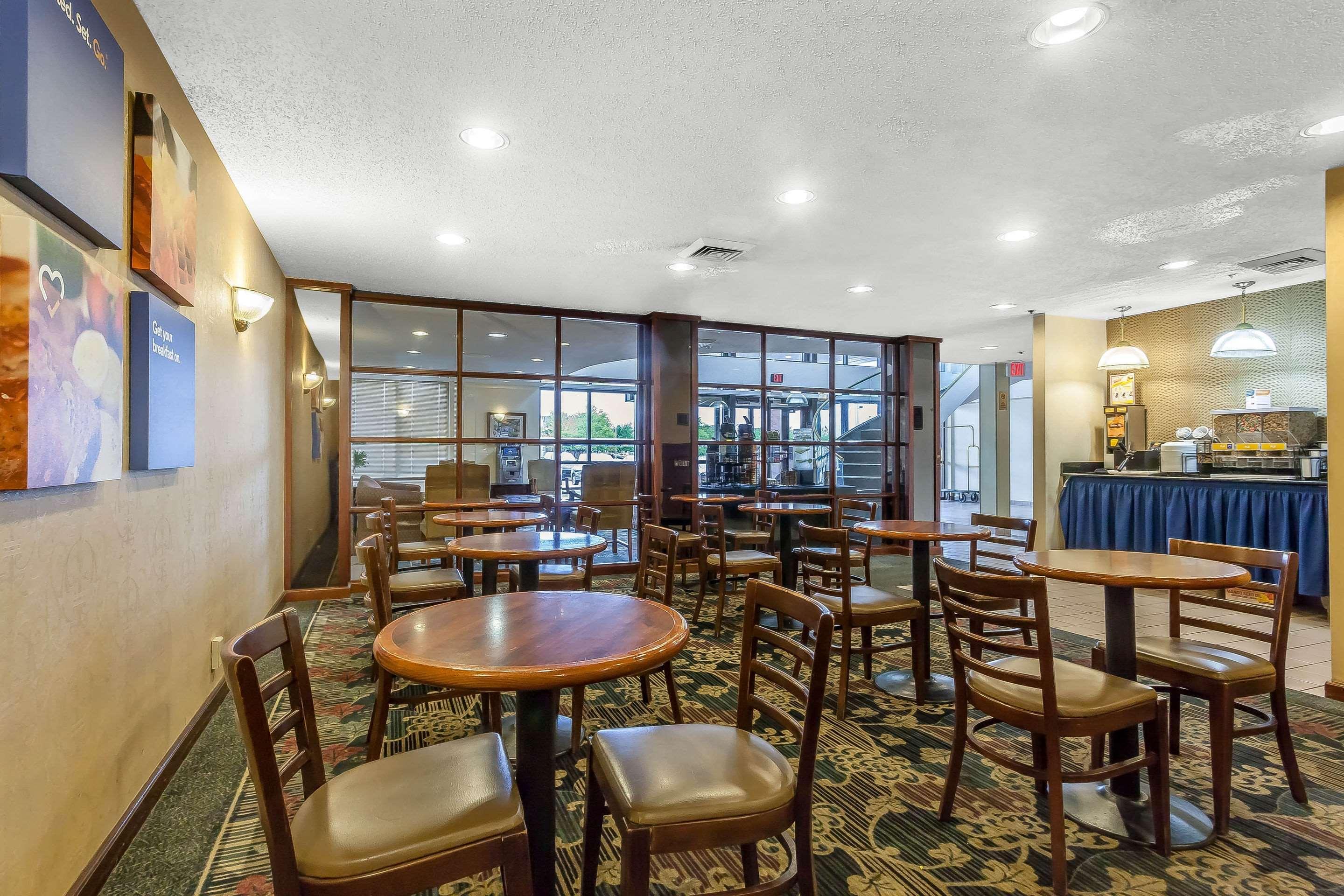 Comfort Inn Cleveland Airport Middleburg Heights Buitenkant foto