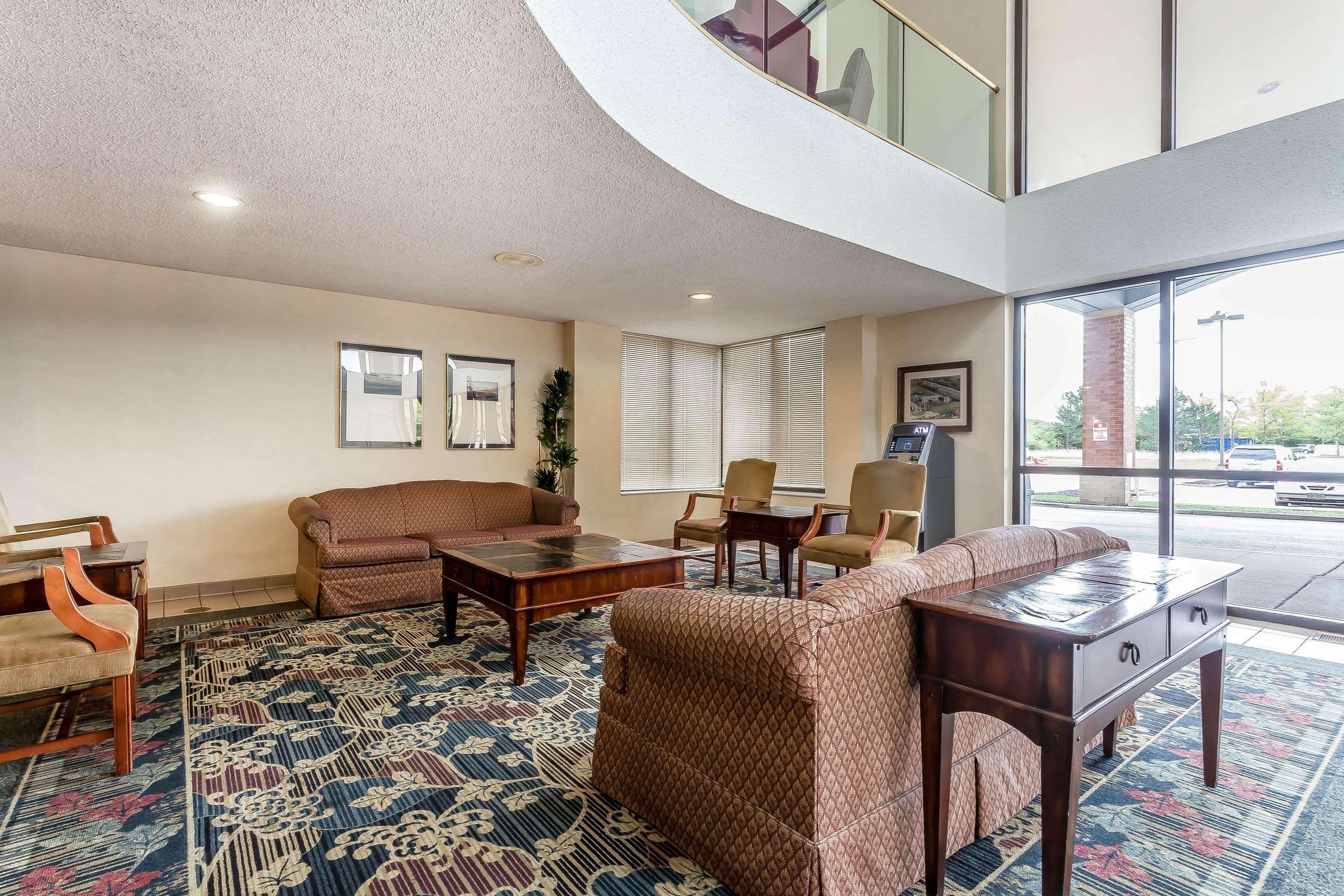 Comfort Inn Cleveland Airport Middleburg Heights Buitenkant foto