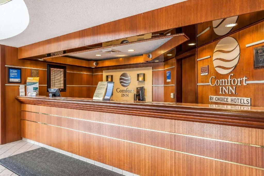 Comfort Inn Cleveland Airport Middleburg Heights Buitenkant foto