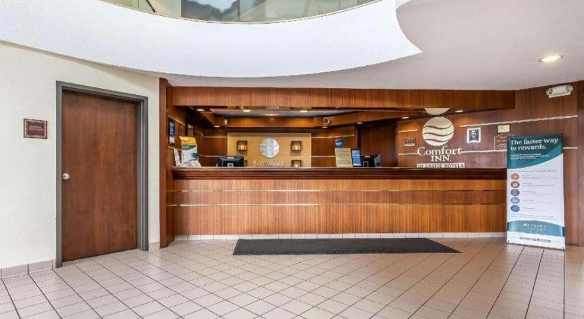 Comfort Inn Cleveland Airport Middleburg Heights Buitenkant foto